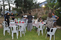  بالصور: افطار جماعي لعدد من أهالي حي العجمي بمدينة يافا 